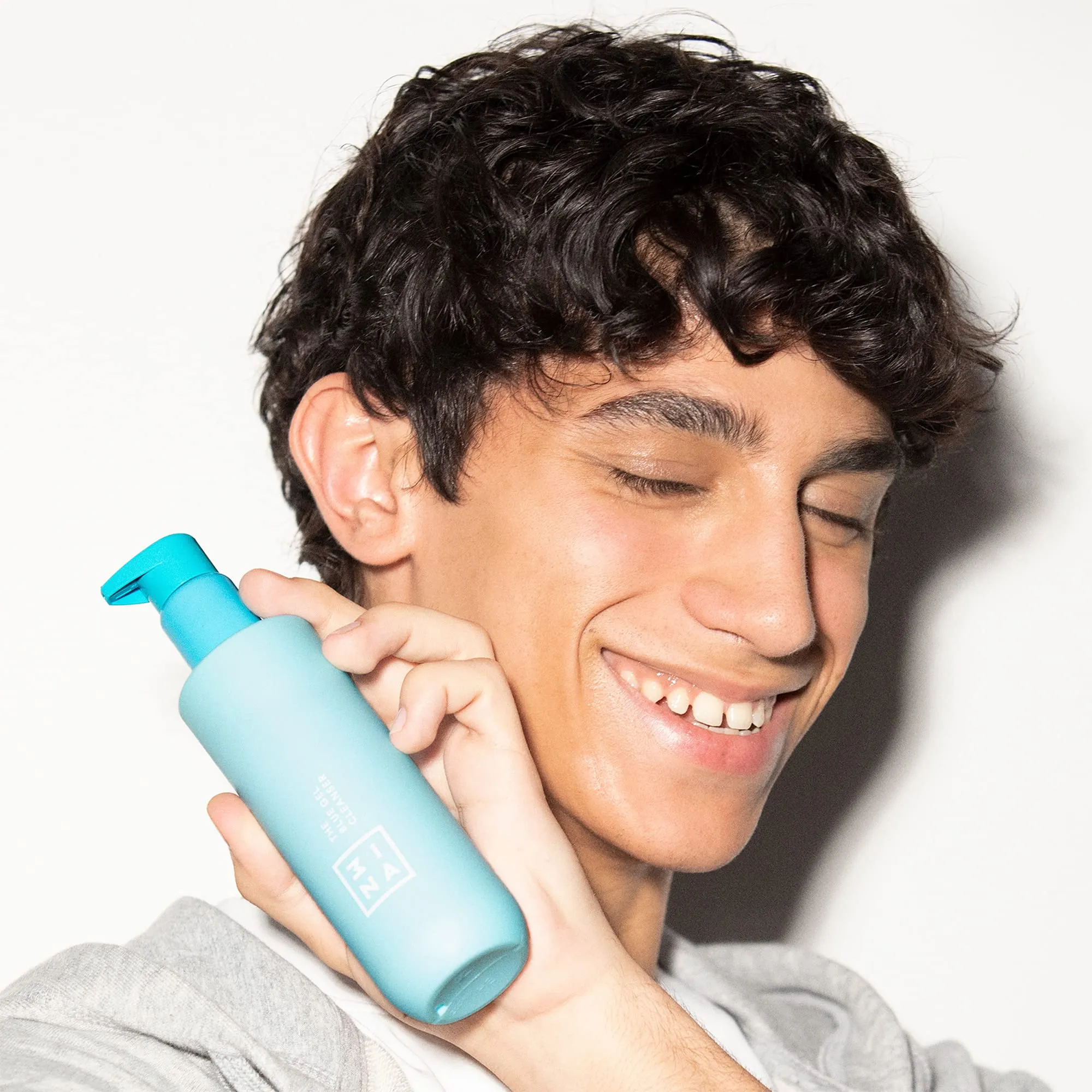 3INA MAKEUP - Vegan - Cruelty Free - The Blue Gel Cleanser - Blue - Foaming Gentle Skin Face Cleanser - Micellar Formula - Aloe Vera and Hamamelis - Smooths - Refresh - Purifies - Pump Applicator