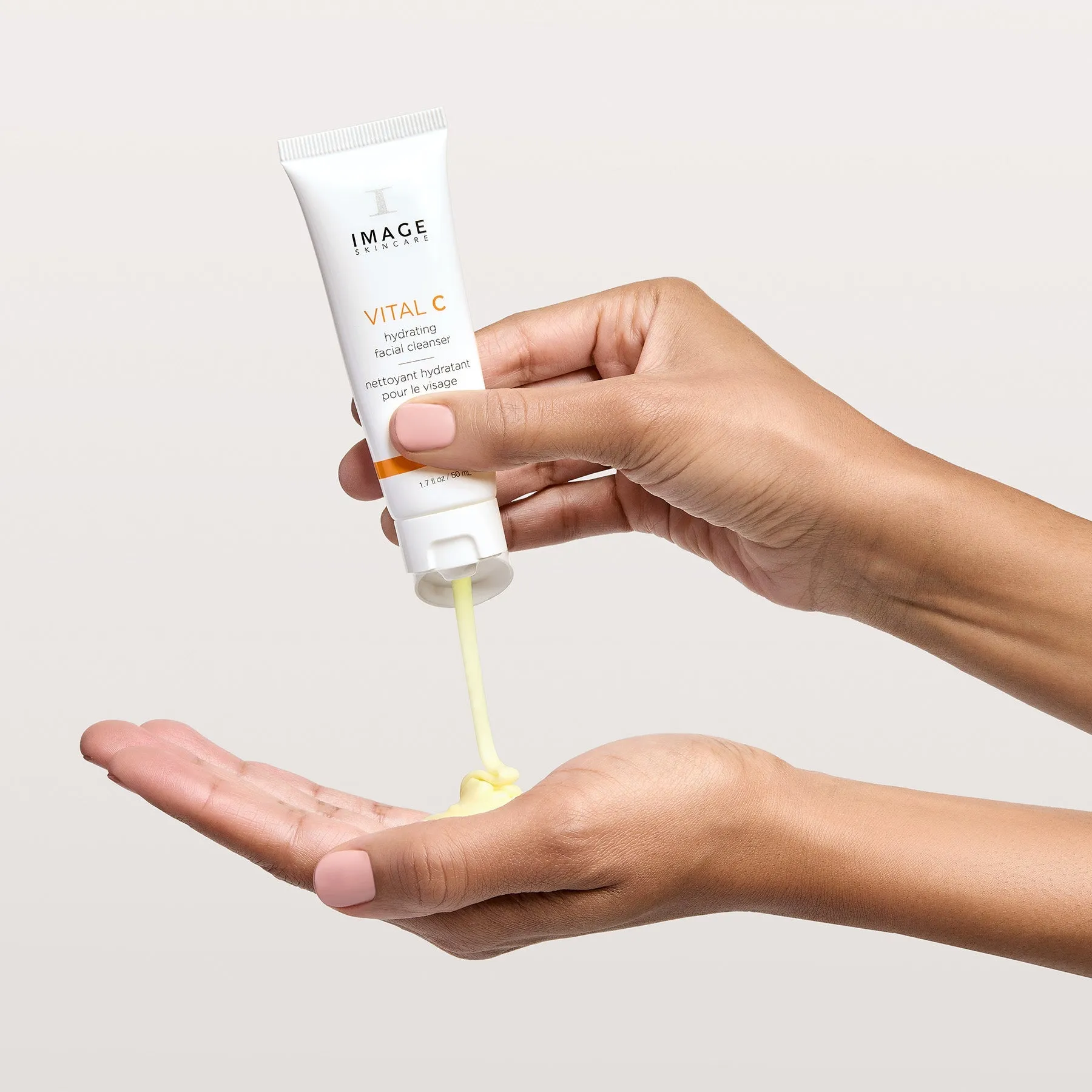 Discovery-size VITAL C hydrating facial cleanser