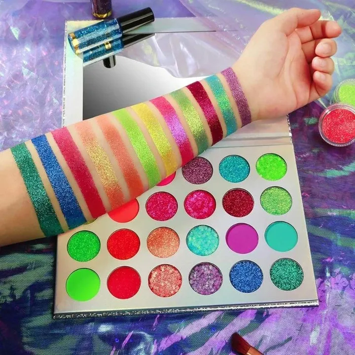 Luminous Eyeshadow Palette (24 Colors)
